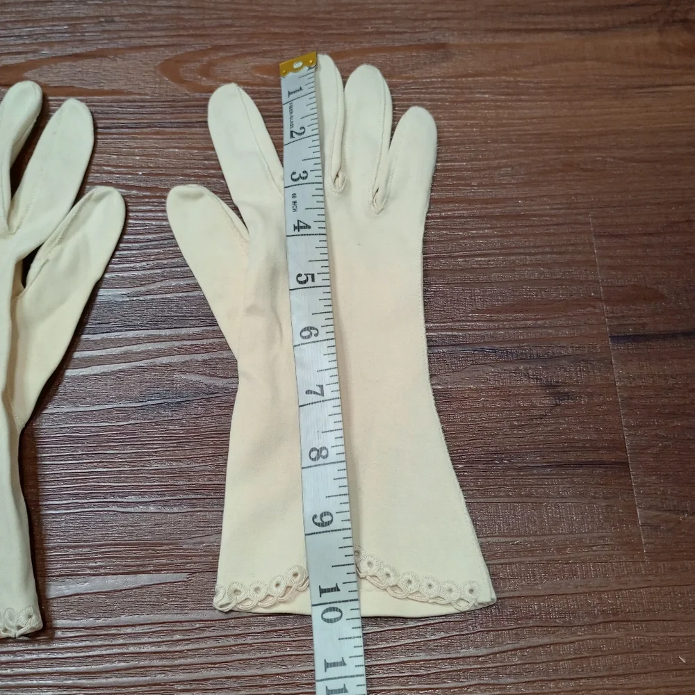 Vintage cottagecore regal embroidered gloves